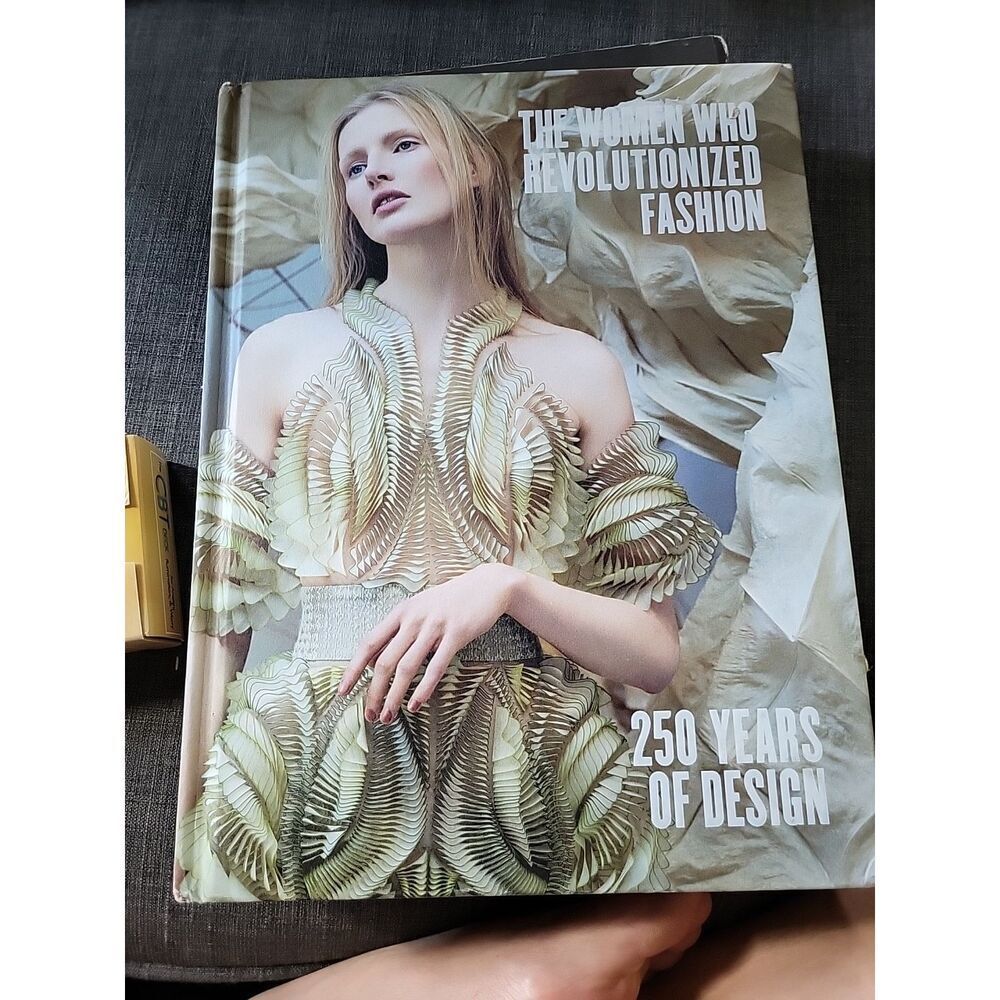 Women Who Revolutionized Fashion : 250 Years of Design by Madelief Hohé...